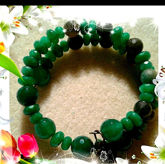 “Lucky” May Genuine green agate and genuine jade memory wire birthstone bracelet - Picture 1 of 4